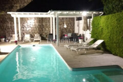 Bahçeli, özel havuzlu ve panoramik manzaralı villa