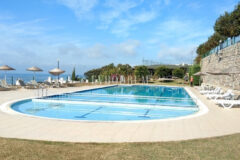 Bahçeli, özel havuzlu ve panoramik manzaralı villa