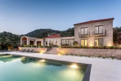 Yalıkavak'ta Mimar Han Tümertekin İmzalı Özel Taş Villa