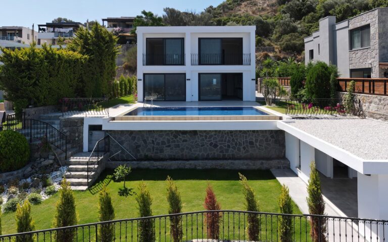 Exquisite, freistehende Villa mit Meerblick in Yalıkavak-Gökçebel – Foto 1