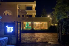 Yalıkavak'ta Denize Sıfır Mülk: Havuzlu, Bahçeli Büyük Villa ve Kumsala Doğrudan Erişimli Apart Otel