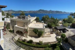 Yalıkavak'ta Denize Sıfır Mülk: Havuzlu, Bahçeli Büyük Villa ve Kumsala Doğrudan Erişimli Apart Otel