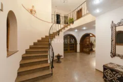 Yalıkavak'ta Denize Sıfır Mülk: Havuzlu, Bahçeli Büyük Villa ve Kumsala Doğrudan Erişimli Apart Otel