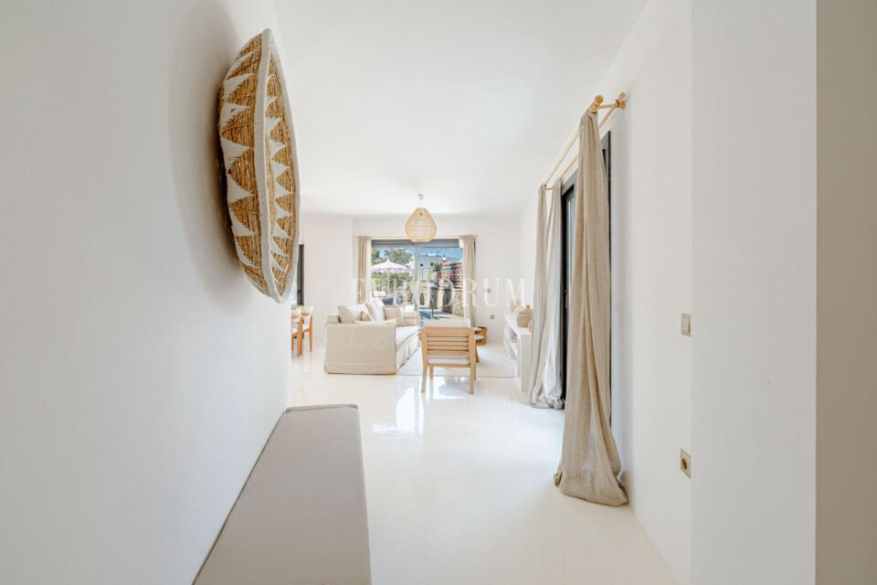 New townhouse with private pool – Photo 8