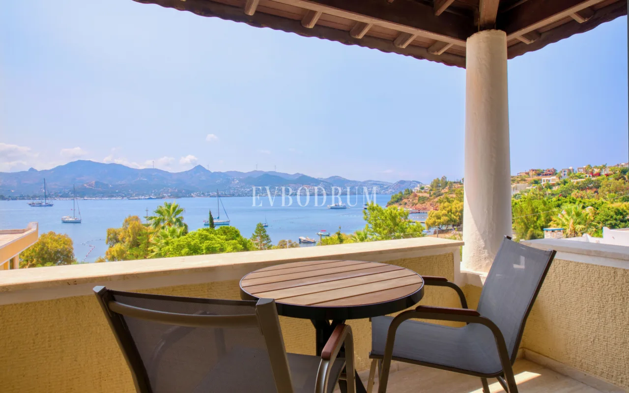 Yalıkavak'ta Denize Sıfır Mülk: Havuzlu, Bahçeli Büyük Villa ve Kumsala Doğrudan Erişimli Apart Otel