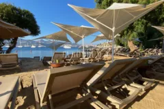 Yalıkavak'ta Denize Sıfır Mülk: Havuzlu, Bahçeli Büyük Villa ve Kumsala Doğrudan Erişimli Apart Otel