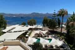 Yalıkavak'ta Denize Sıfır Mülk: Havuzlu, Bahçeli Büyük Villa ve Kumsala Doğrudan Erişimli Apart Otel