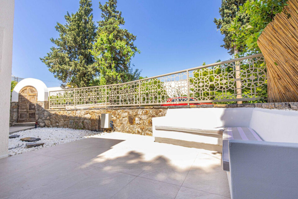 New townhouse with private pool – Photo 9