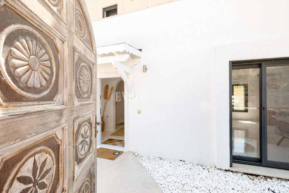 New townhouse with private pool – Photo 8