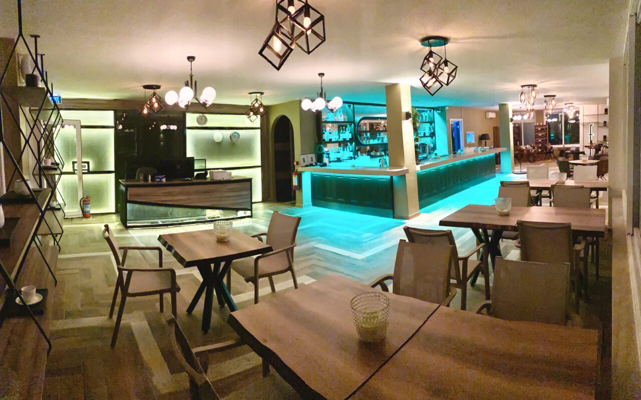 Yalıkavak'ta Denize Sıfır Mülk: Havuzlu, Bahçeli Büyük Villa ve Kumsala Doğrudan Erişimli Apart Otel