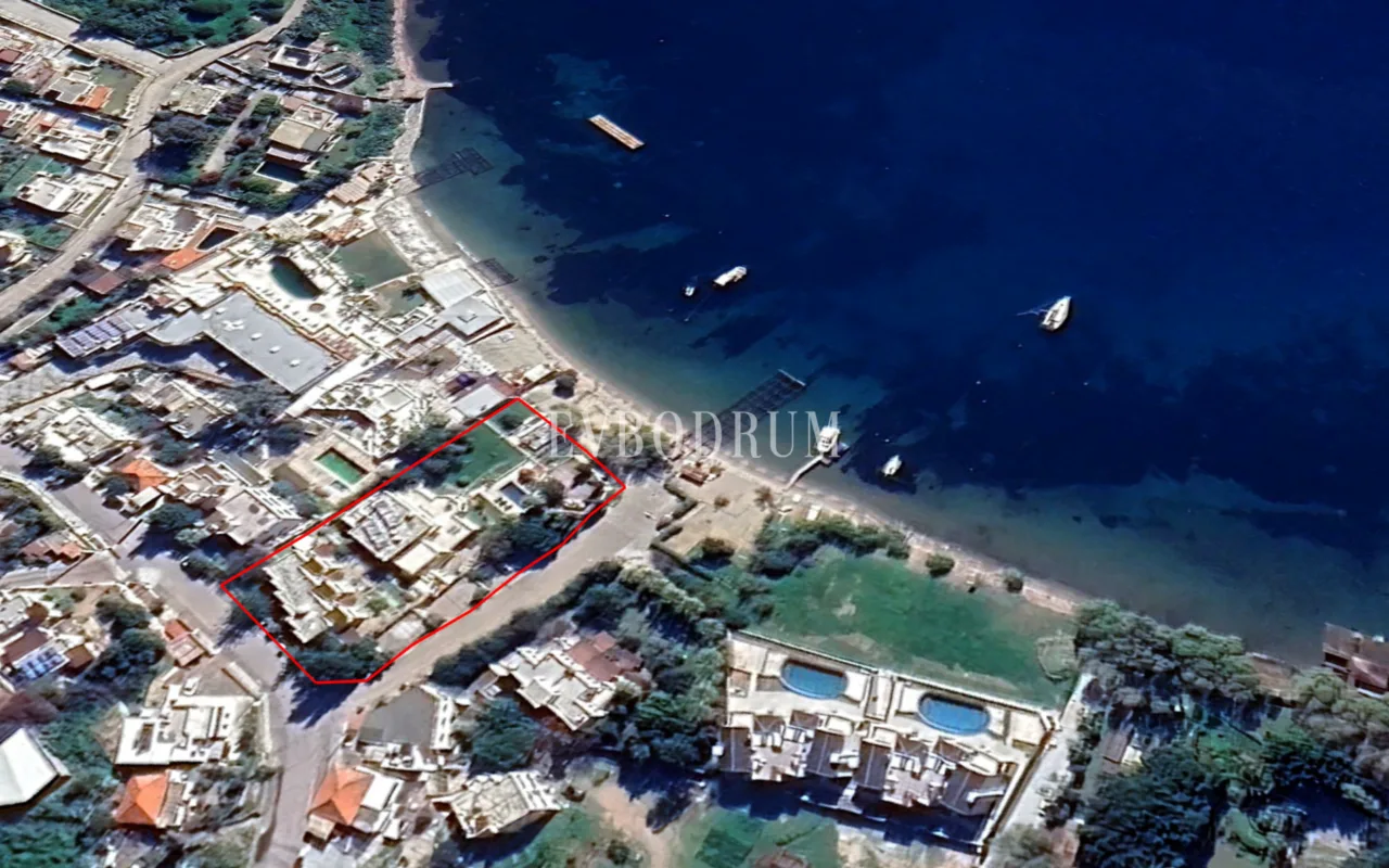 Yalıkavak'ta Denize Sıfır Mülk: Havuzlu, Bahçeli Büyük Villa ve Kumsala Doğrudan Erişimli Apart Otel