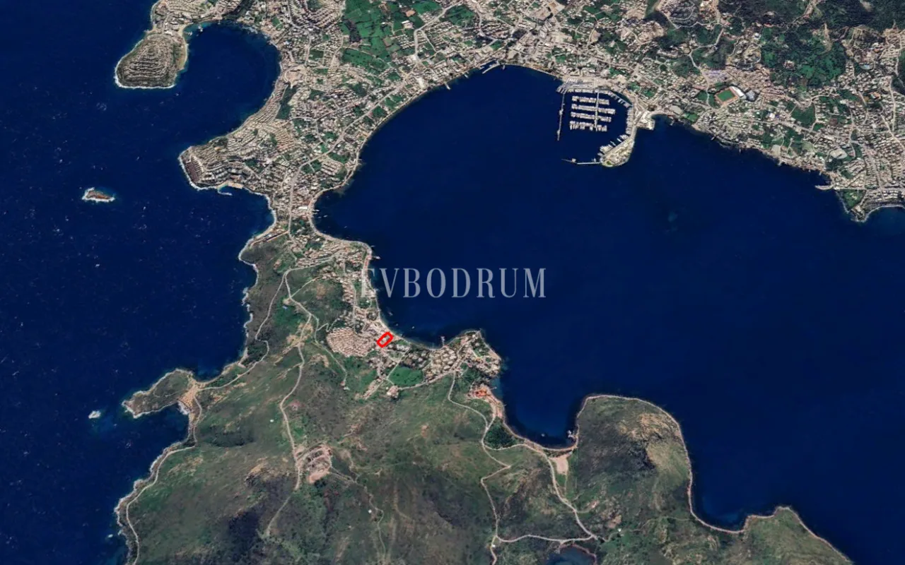 Yalıkavak'ta Denize Sıfır Mülk: Havuzlu, Bahçeli Büyük Villa ve Kumsala Doğrudan Erişimli Apart Otel