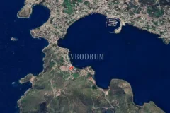 Yalıkavak'ta Denize Sıfır Mülk: Havuzlu, Bahçeli Büyük Villa ve Kumsala Doğrudan Erişimli Apart Otel