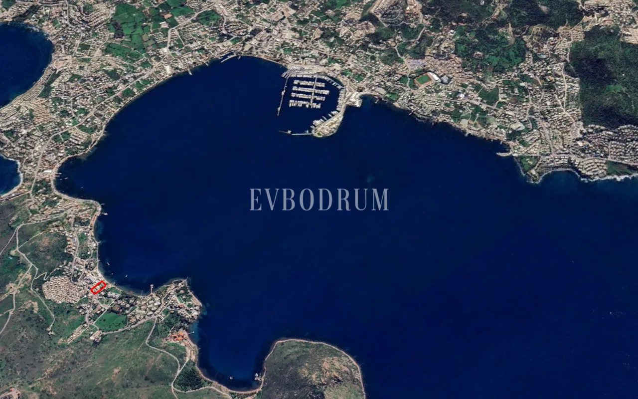 Yalıkavak'ta Denize Sıfır Mülk: Havuzlu, Bahçeli Büyük Villa ve Kumsala Doğrudan Erişimli Apart Otel