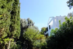 Yalıkavak Burun Köyü’nde 815 m² Arsa İçinde Taş Ev ve Müştemilatlar