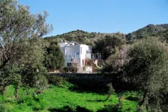 Yalıkavak Burun Köyü’nde 815 m² Arsa İçinde Taş Ev ve Müştemilatlar