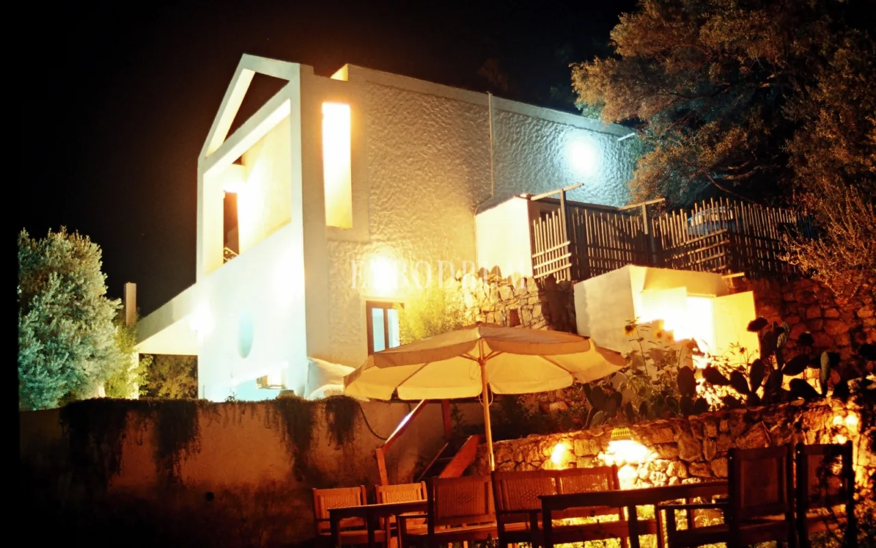 Yalıkavak Burun Köyü’nde 815 m² Arsa İçinde Taş Ev ve Müştemilatlar