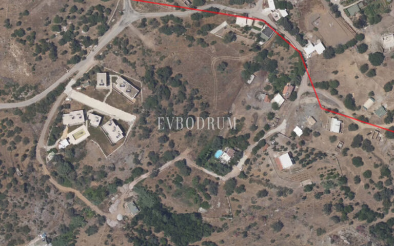 Yalıkavak Burun Köyü’nde 815 m² Arsa İçinde Taş Ev ve Müştemilatlar – Whatsapp Image At ..