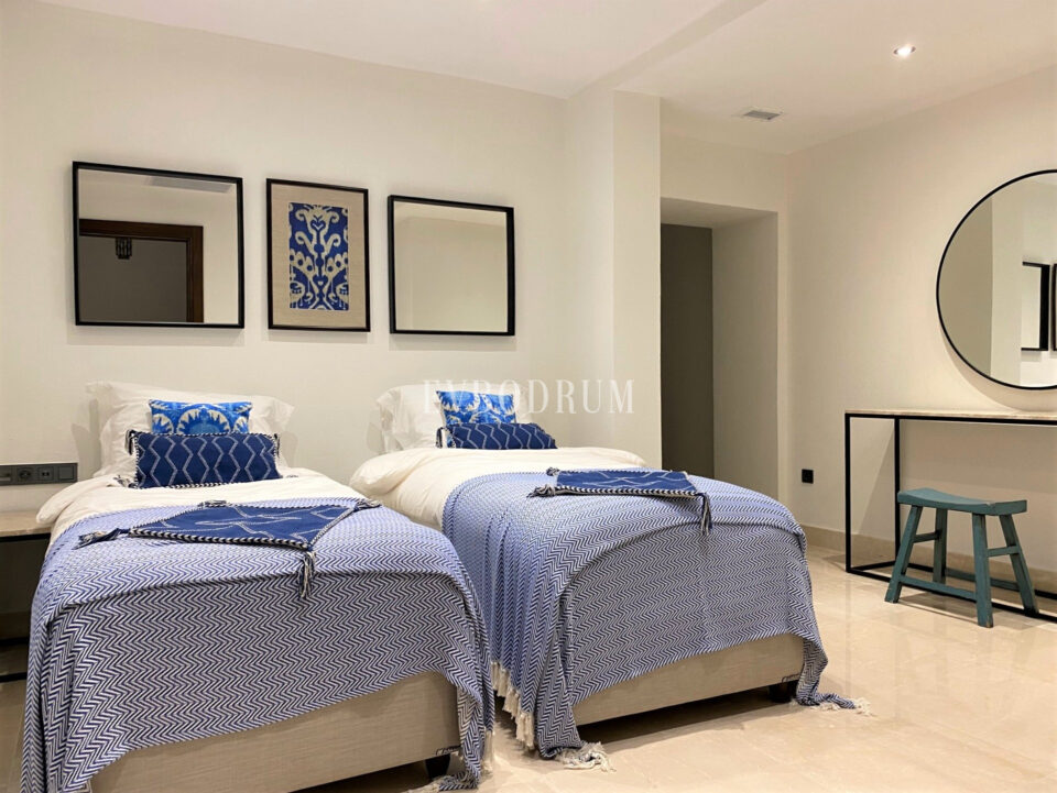 Luxurious rental villa with views over Yalikavak Marina – Photo 31