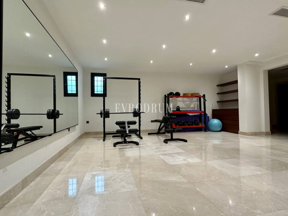 Luxurious rental villa with views over Yalikavak Marina – 33A