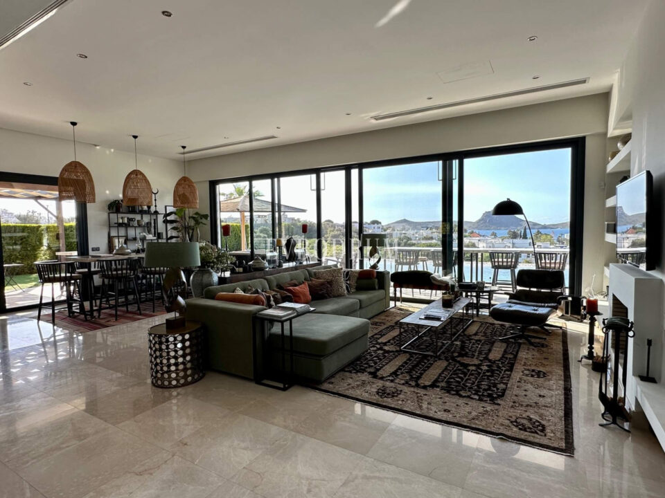 Luxurious rental villa with views over Yalikavak Marina – 6A