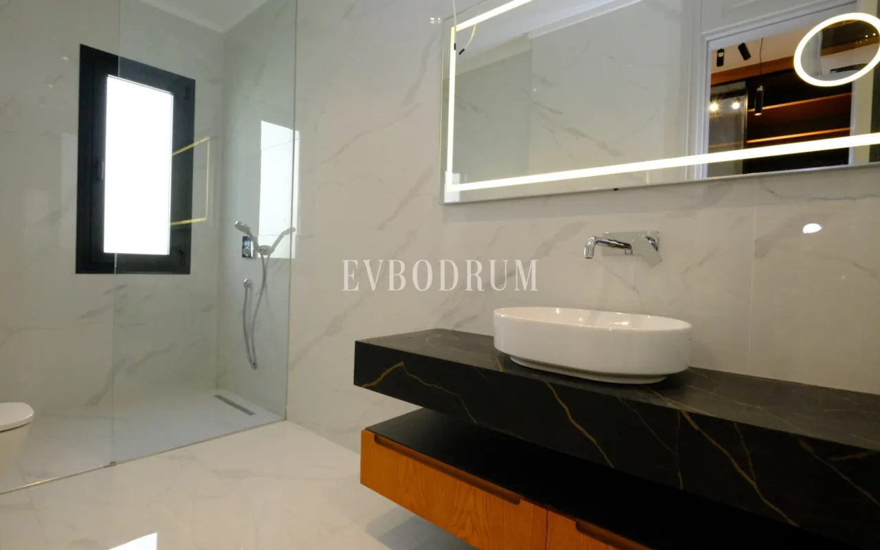 Yalıkavak'ta yeni tamamlanmış, mimari tasarımlı villa