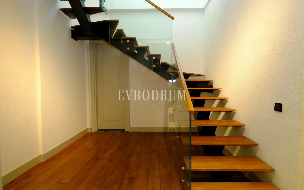 Yalıkavak'ta yeni tamamlanmış, mimari tasarımlı villa