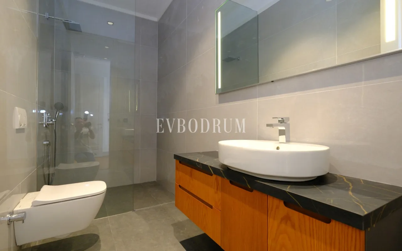 Yalıkavak'ta yeni tamamlanmış, mimari tasarımlı villa