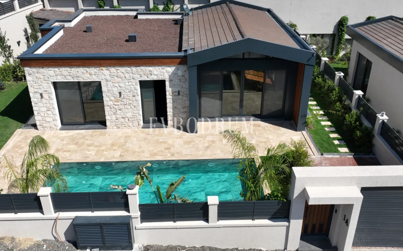 Yalıkavak'ta yeni tamamlanmış, mimari tasarımlı villa