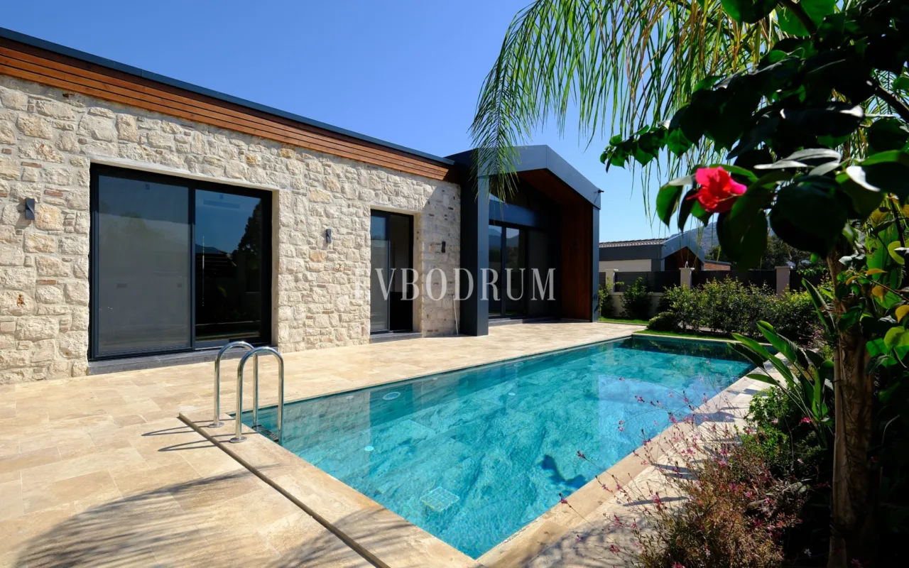 Yalıkavak'ta yeni tamamlanmış, mimari tasarımlı villa