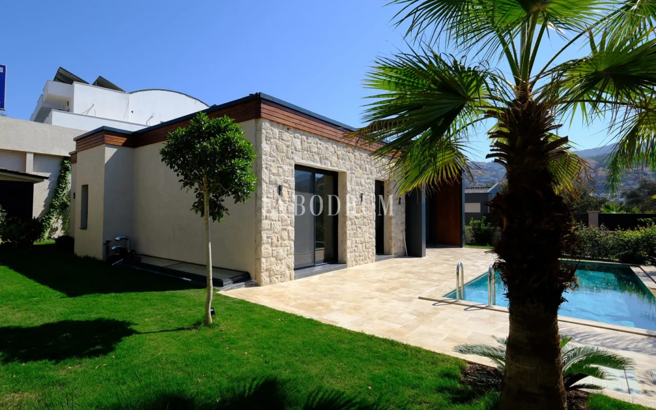 Yalıkavak'ta yeni tamamlanmış, mimari tasarımlı villa