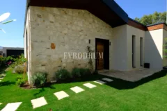 Yalıkavak'ta yeni tamamlanmış, mimari tasarımlı villa