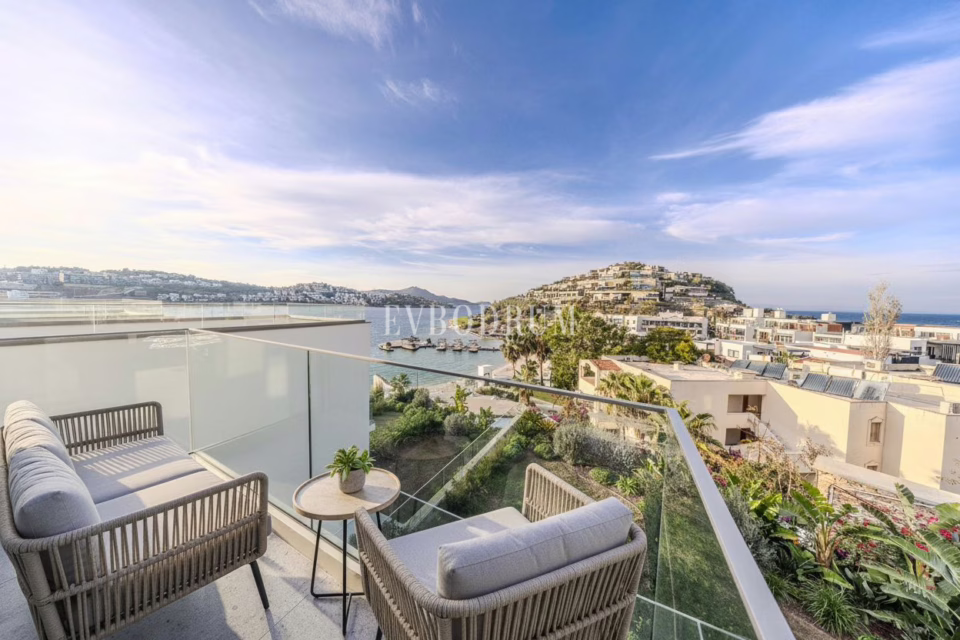 Seafront Apartments with Private Beach in Yalıkavak Tilkicik Bay – Photo 3