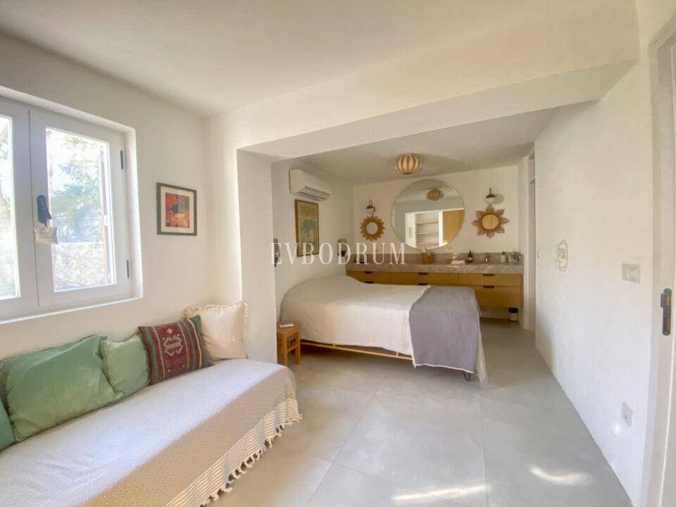 Summer Home with Full Bay Views in Aktur B District