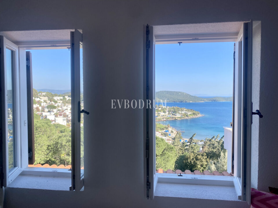 Summer Home with Full Bay Views in Aktur B District