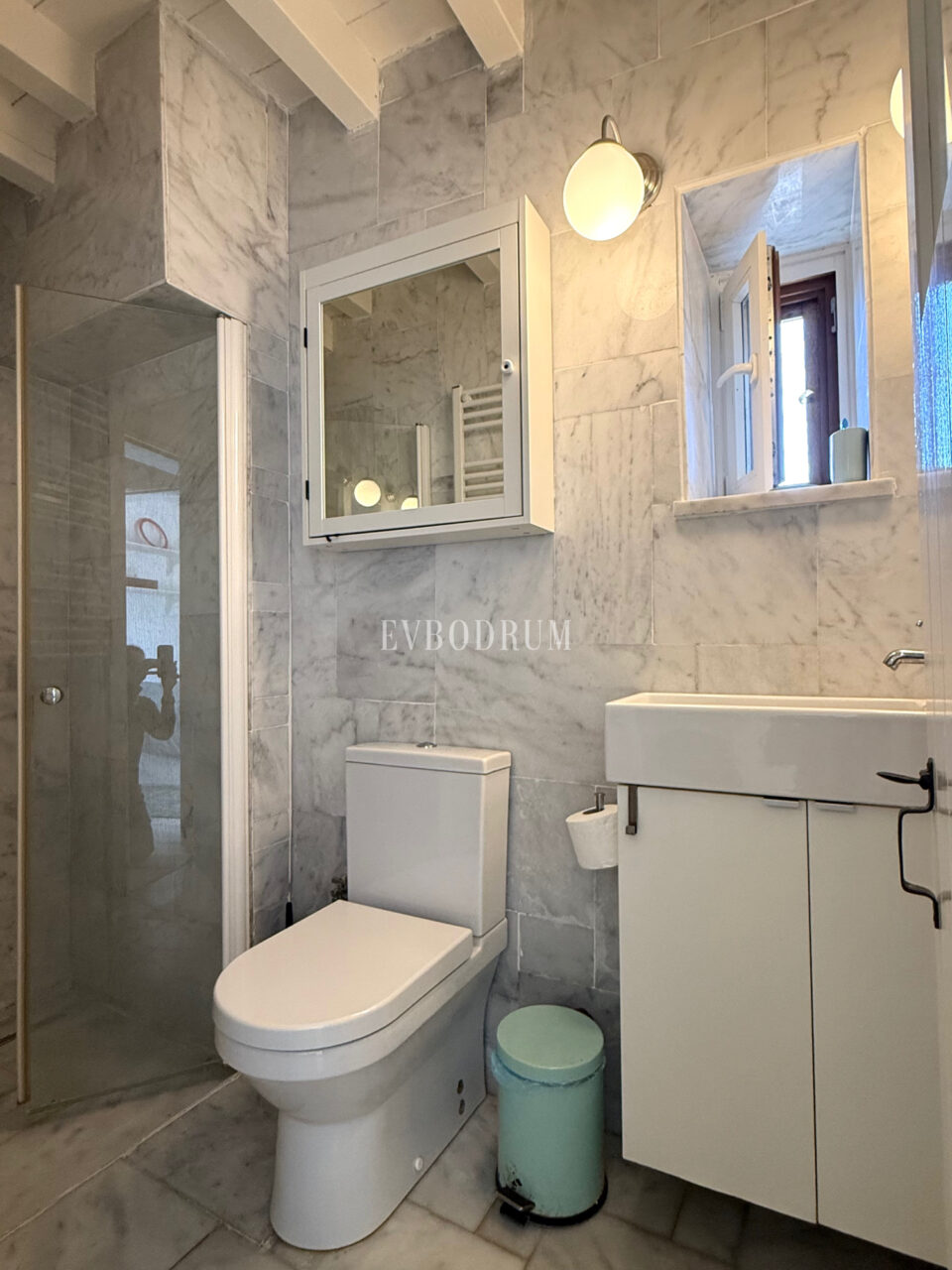 Bodrum Çökertme'de Mimar Tarafından Renove Edilmiş 14,500 m2 Bahçeli Taş Ev