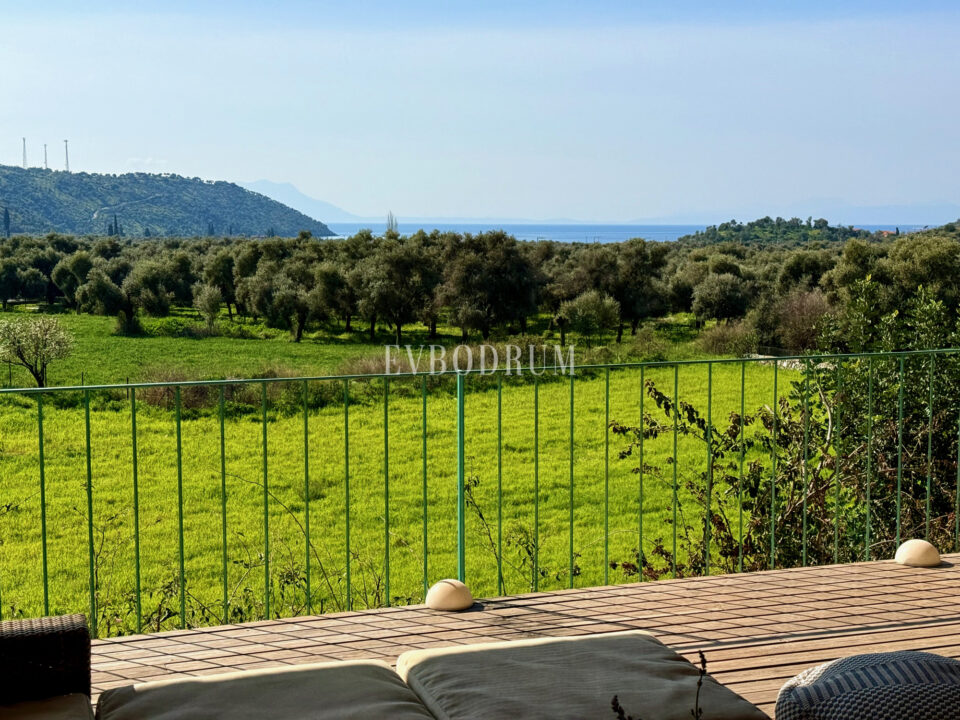 Bodrum Çökertme'de Mimar Tarafından Renove Edilmiş 14,500 m2 Bahçeli Taş Ev