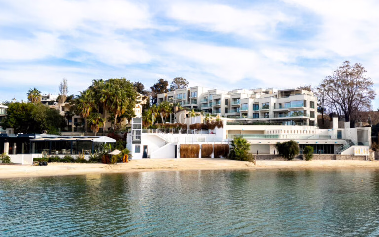 Yalıkavak Tilkicik Koyu’nda Denize Sıfır ve Özel Plajlı Daireler – Whatsapp Image At ..