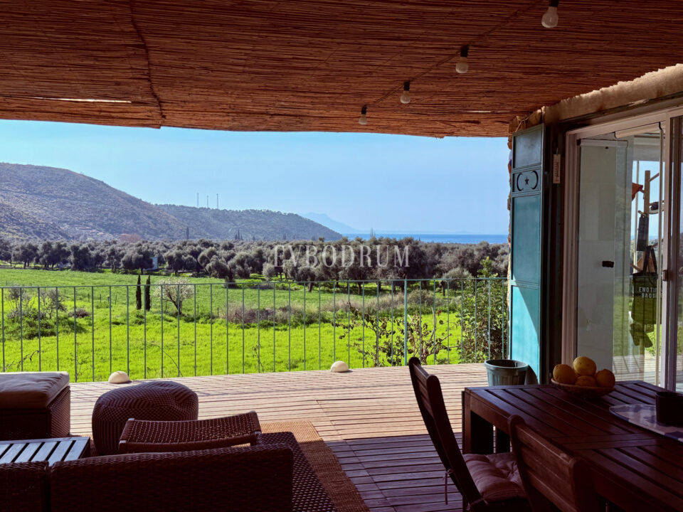 Bodrum Çökertme'de Mimar Tarafından Renove Edilmiş 14,500 m2 Bahçeli Taş Ev