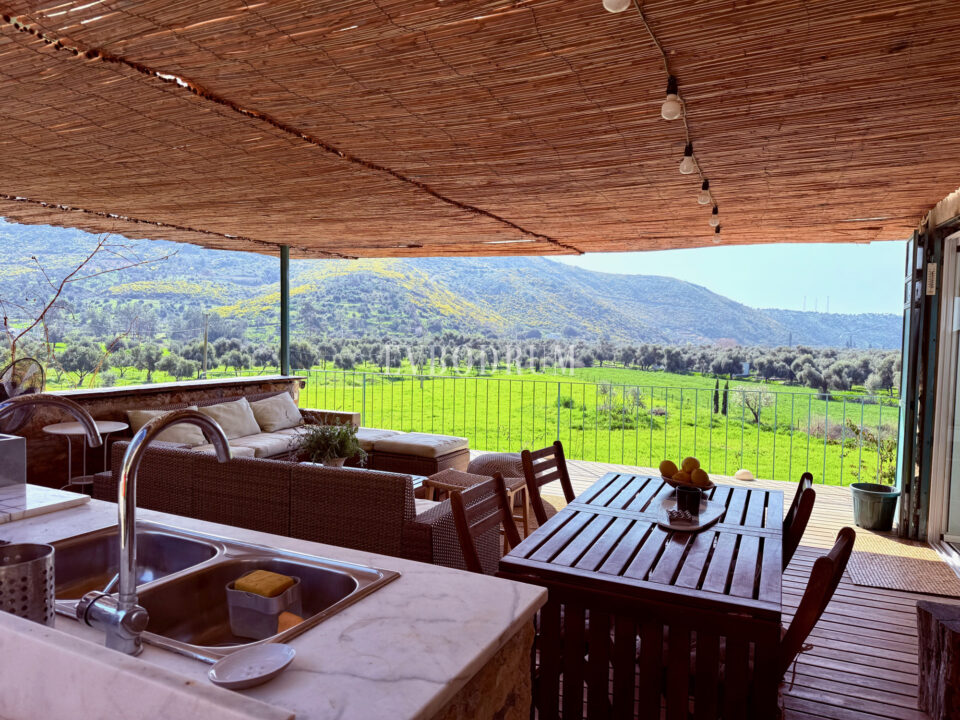 Bodrum Çökertme'de Mimar Tarafından Renove Edilmiş 14,500 m2 Bahçeli Taş Ev