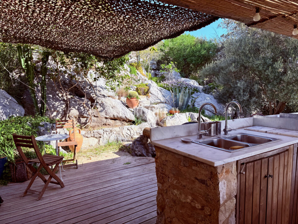 Bodrum Çökertme'de Mimar Tarafından Renove Edilmiş 14,500 m2 Bahçeli Taş Ev