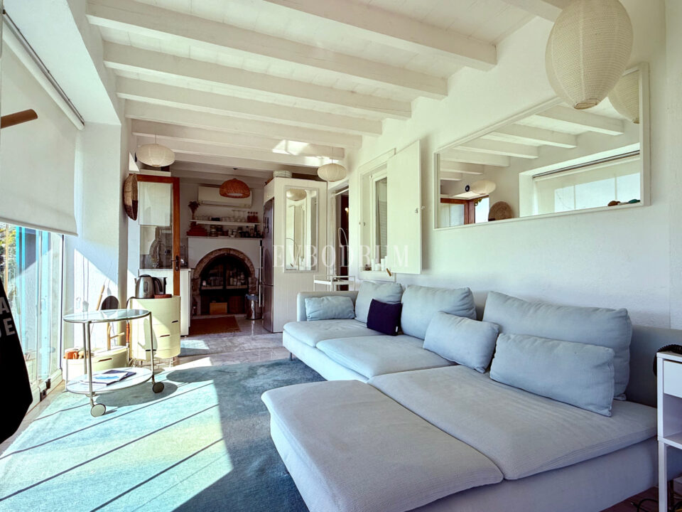 Bodrum Çökertme'de Mimar Tarafından Renove Edilmiş 14,500 m2 Bahçeli Taş Ev