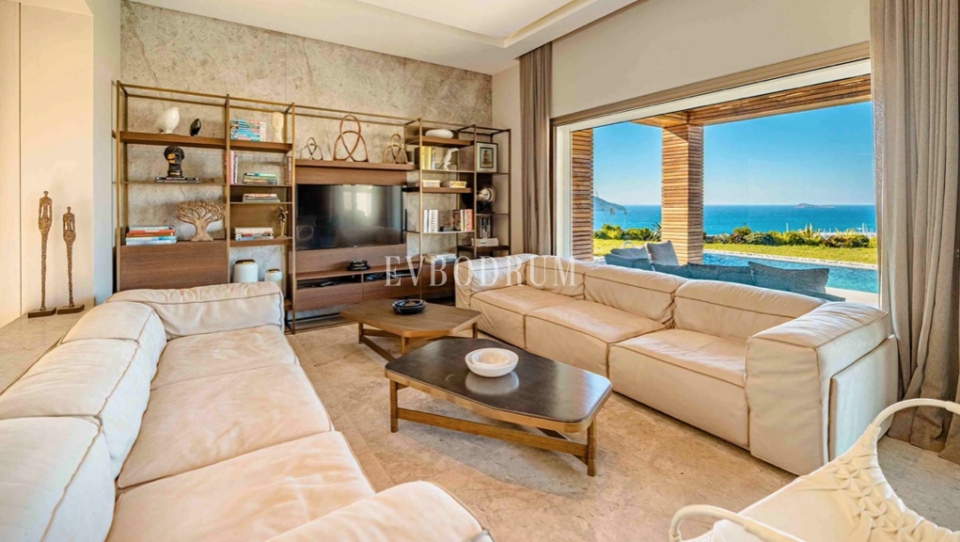 Turgutreis Marina’ya çok yakın, zarif ve zamansız mimarili villa