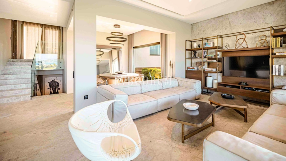 Turgutreis Marina’ya çok yakın, zarif ve zamansız mimarili villa