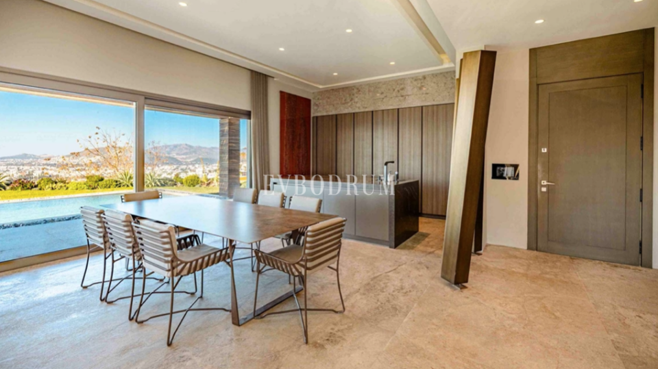 Turgutreis Marina’ya çok yakın, zarif ve zamansız mimarili villa