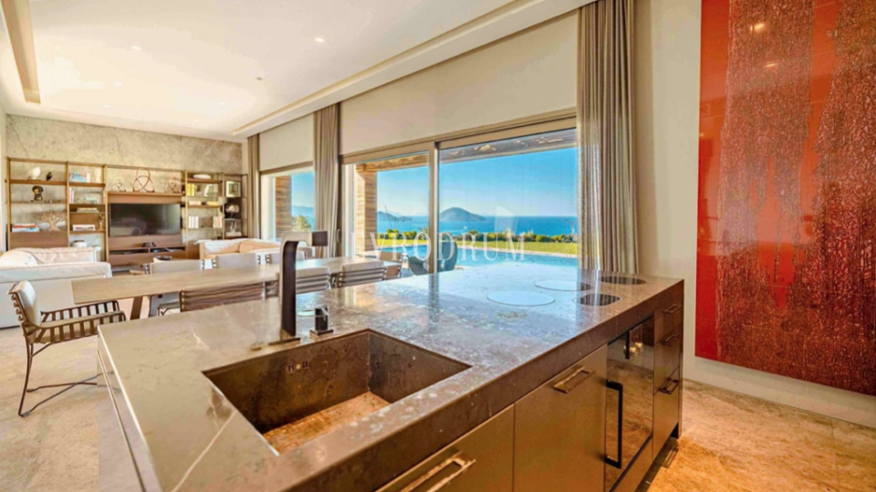 Turgutreis Marina’ya çok yakın, zarif ve zamansız mimarili villa