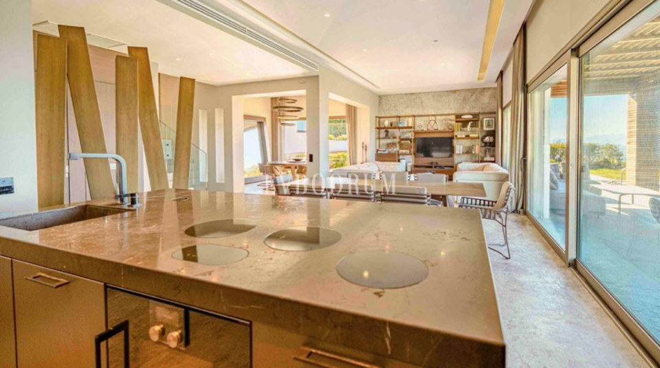 Turgutreis Marina’ya çok yakın, zarif ve zamansız mimarili villa