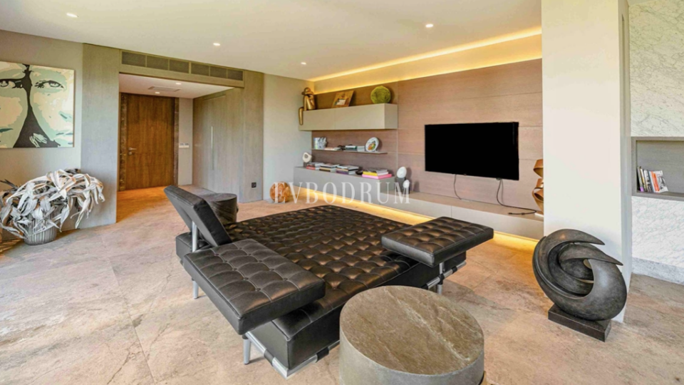 Turgutreis Marina’ya çok yakın, zarif ve zamansız mimarili villa