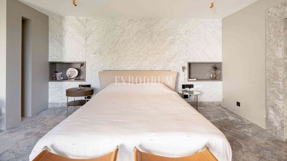 Turgutreis Marina’ya çok yakın, zarif ve zamansız mimarili villa