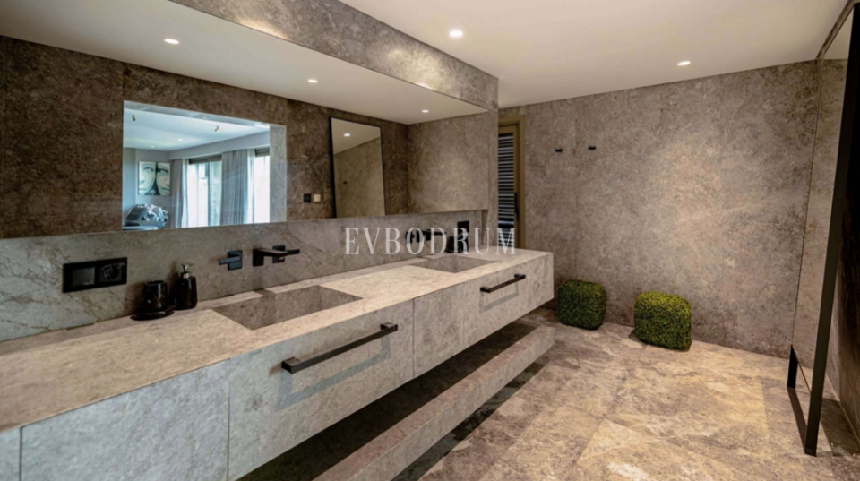 Turgutreis Marina’ya çok yakın, zarif ve zamansız mimarili villa